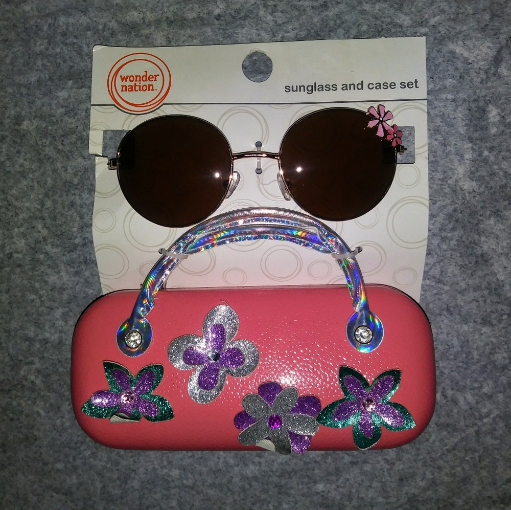 🔴NWT-Teen sunglasses + case